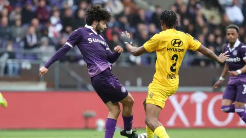 César Huerta en el partido de Anderlecht contra Mechelen en la Belgian Pro League | AFP