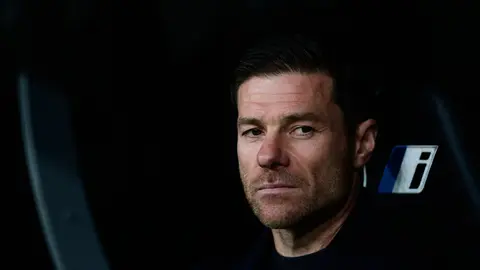 Chelsea contrata a Xabi Alonso por cuatro años tras la decepción en el Real Madrid
