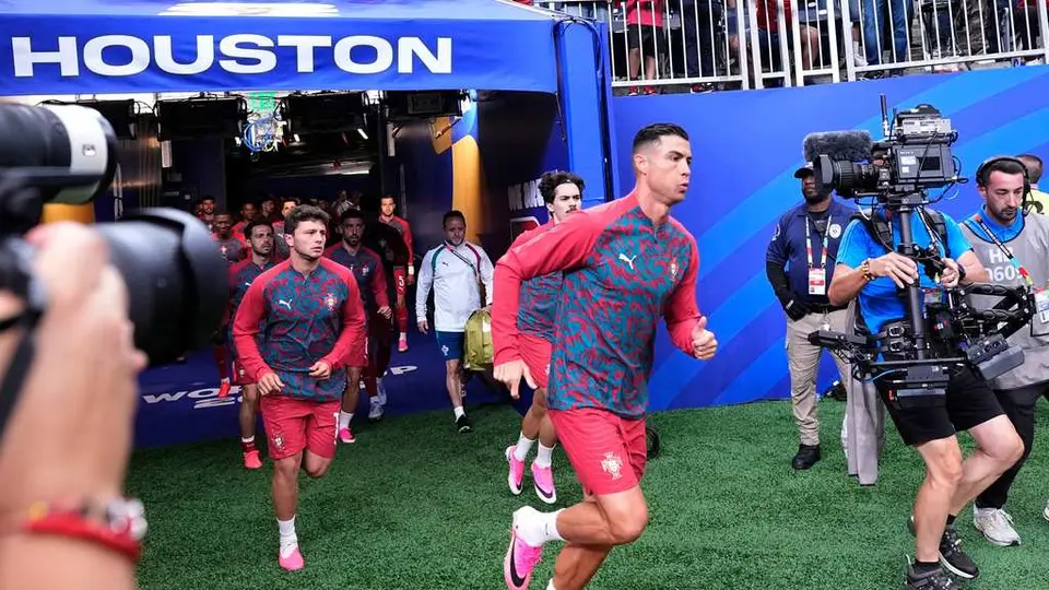 Cristiano Ronaldo en calentamiento con la Selección de Portugal | AP