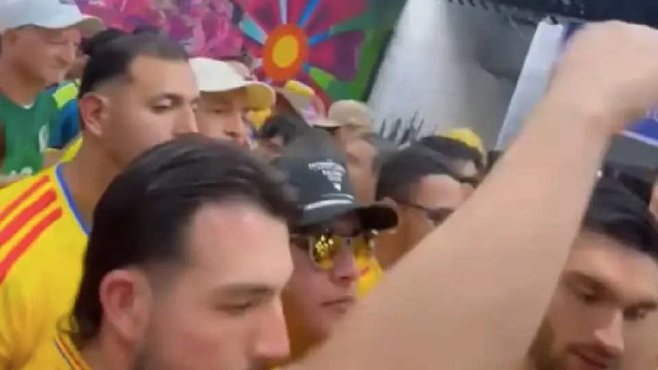 Afición de Colombia en el tren ligero de la CDMX | CAPTURA DE PANTALLA
