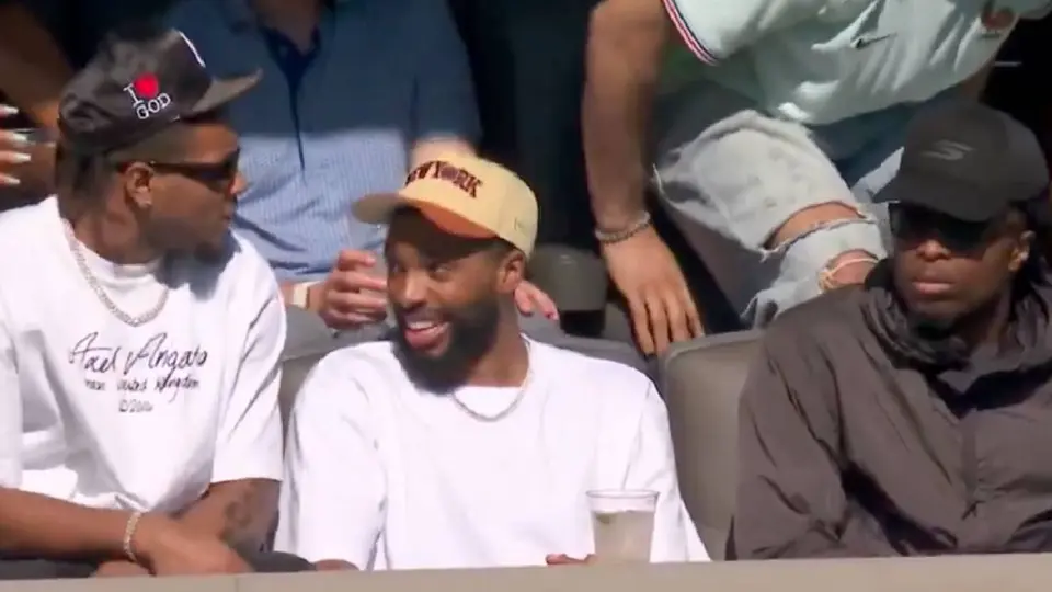 Jugadores de Knicks viendo el futbol | Captura