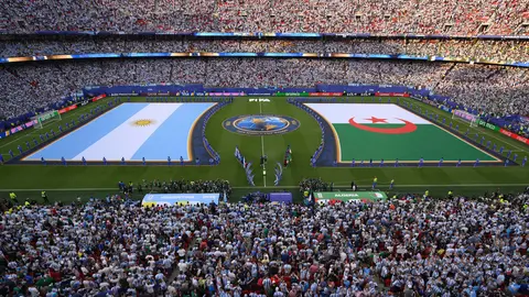 Protocolo de inicio en el duelo de debut del campeón del mundo | AP
