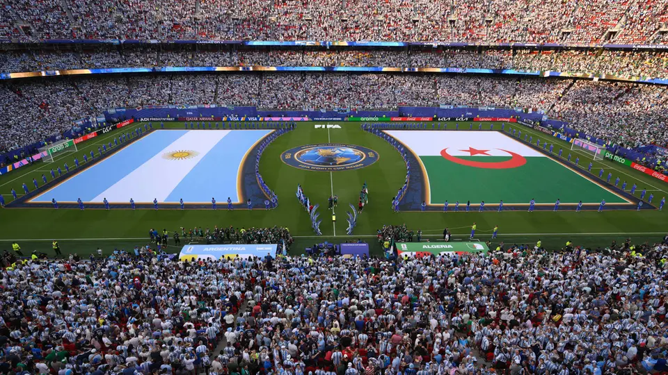 Protocolo de inicio en el duelo de debut del campeón del mundo | AP