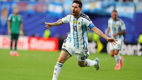 Lionel Messi anotando su hat trick | AP
