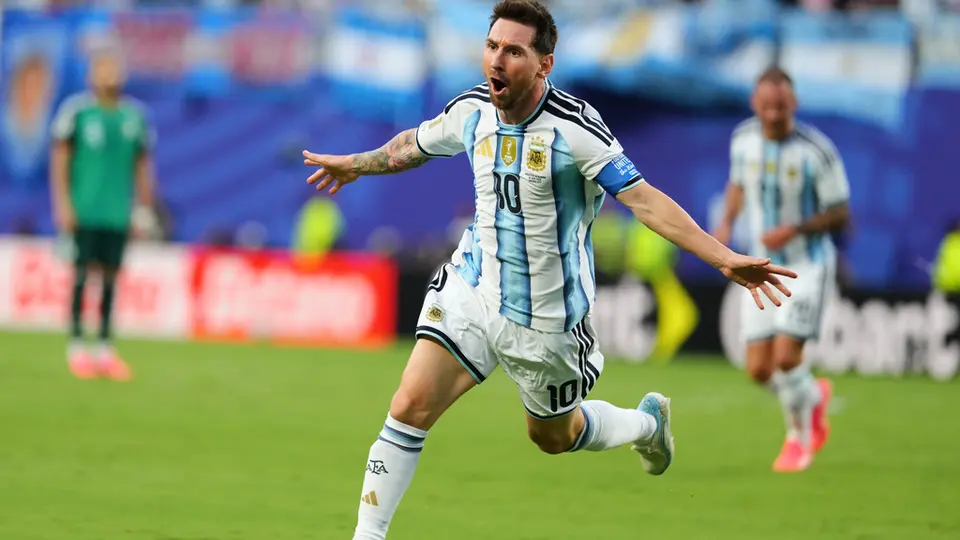 Lionel Messi anotando su hat trick | AP