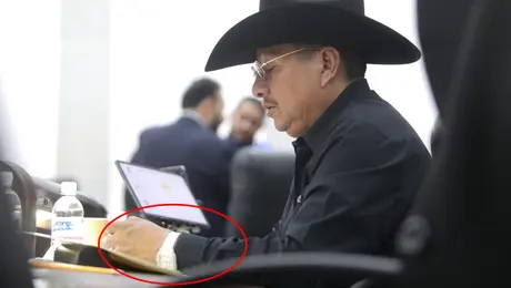 VIDEO: Diputado presume lujoso Cartier de 380 mil pesos y responde a las críticas