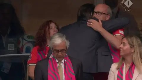 Padres de Diogo Jota presenciaron el homenaje | Captura