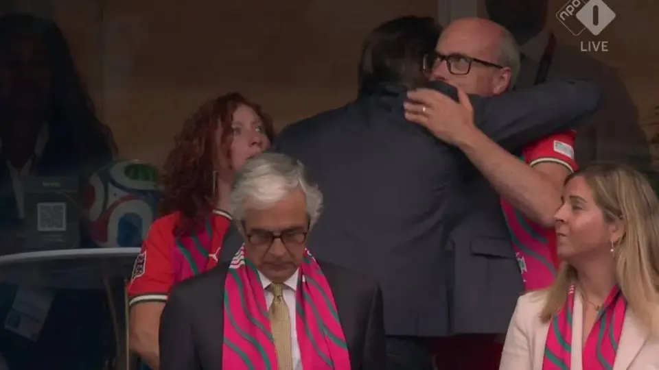 Padres de Diogo Jota presenciaron el homenaje | Captura