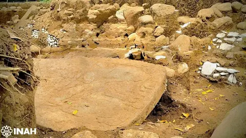 Se destaca el hallazgo de una escultura monolítica de 1.88 metros de altura / INAH