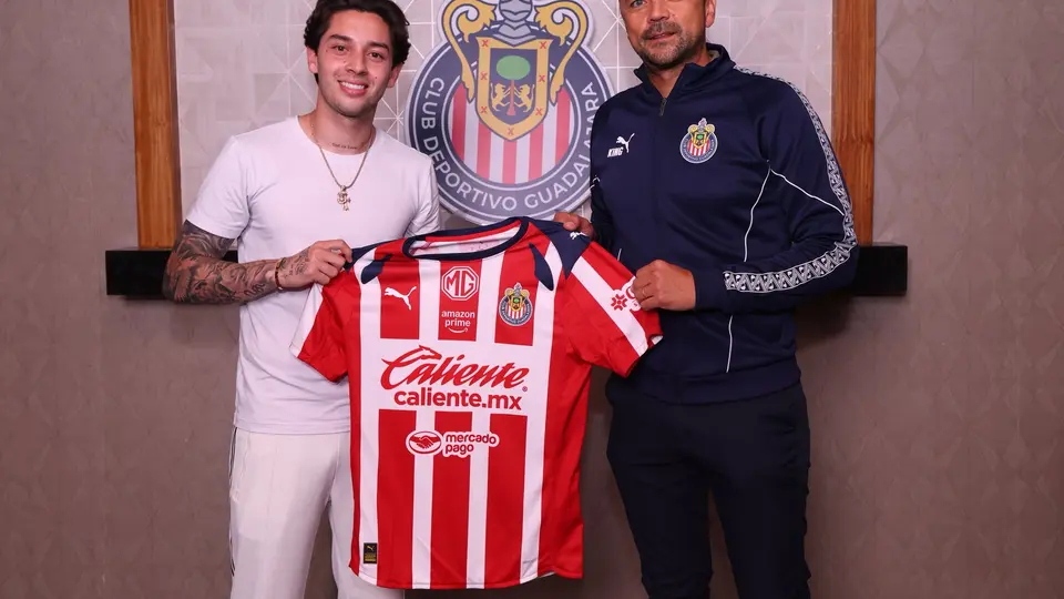 Chivas presenta oficialmente a Jordan Carrillo y Kevin Castañeda; ya portan los colores rojiblancos