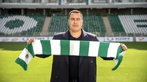 ¡Oficial! Gyori ETO confirma a Efraín Juárez como nuevo técnico