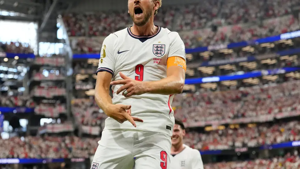 Harry Kane celebra la victoria ante Croacia y agradece el apoyo de la afición
