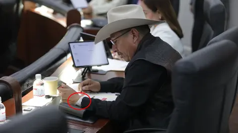 Zavala González asegura que gracias a que es empresario pudo comprar su reloj / Redes Sociales