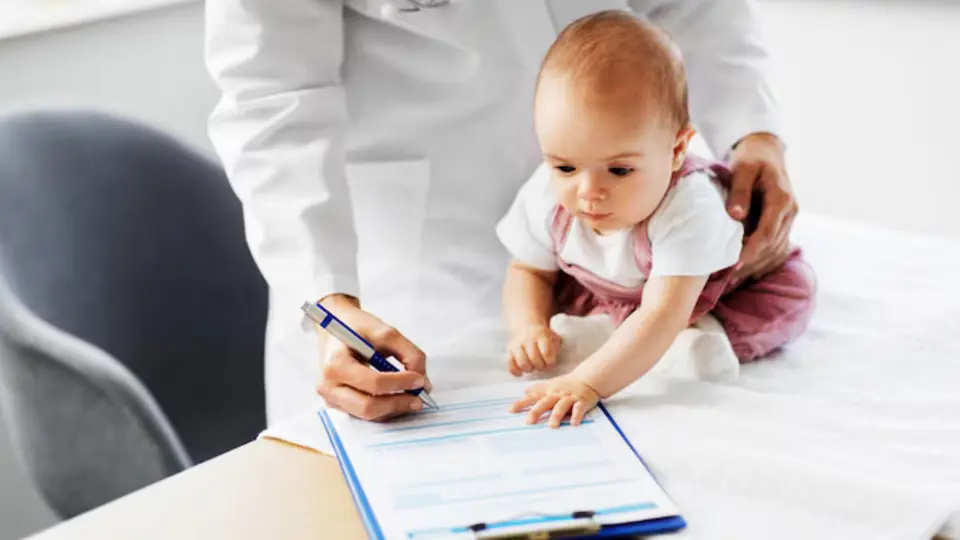 ¿Ya no te podrán cobrar por registrar a tu bebé al nacer? Esto resolvió la SCJN
