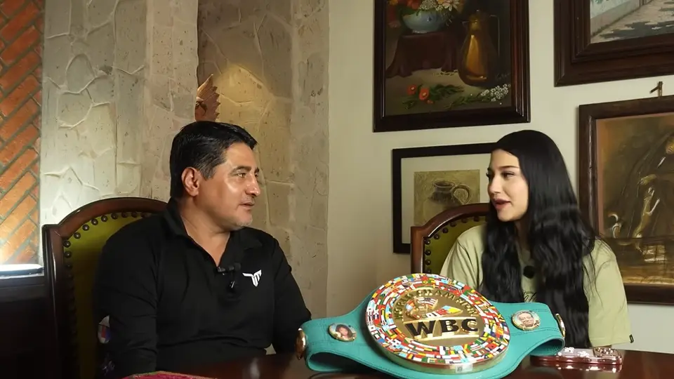 Polémica: Boxeadora Camila Zamorano se disculpa por desconocer al ‘Terrible’ Morales.
