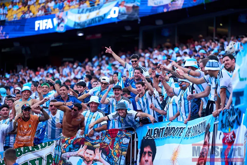 Afición Argentina previo al partido contra Argelia | MEXSPROT