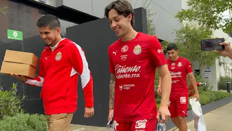 Jordan Carrillo y Kevin Castañeda se presentan a exámenes médicos son Chivas
