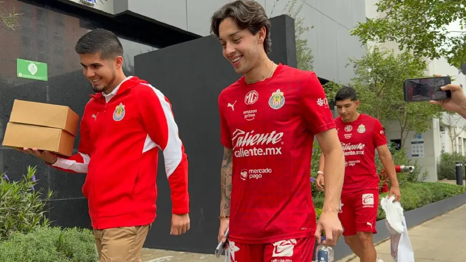 Jordan Carrillo y Kevin Castañeda se presentan a exámenes médicos son Chivas