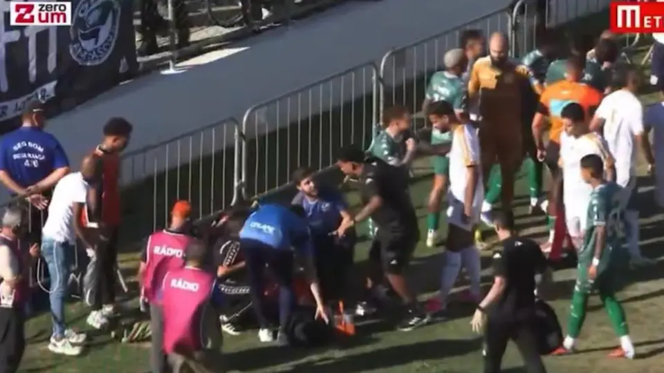 ¡Impacto brutal! Jugador golpea a trabajadora de prensa y la deja inconsciente en Brasil