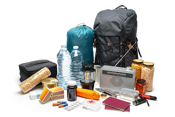 Una mochila de emergencia permite tener a la mano artículos básicos si un sismo obliga a evacuar rápidamente./ Pixabay