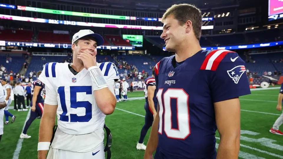 Riley Leonard de Colts y Drake Maye de Patriots en pretemporada | AP