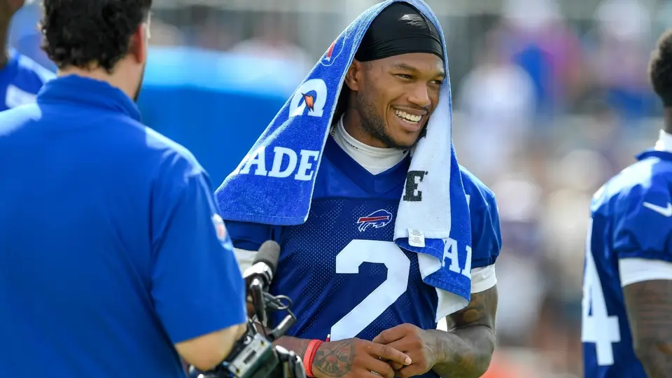 D.J. Moore en entrenamiento de los Bills | AP