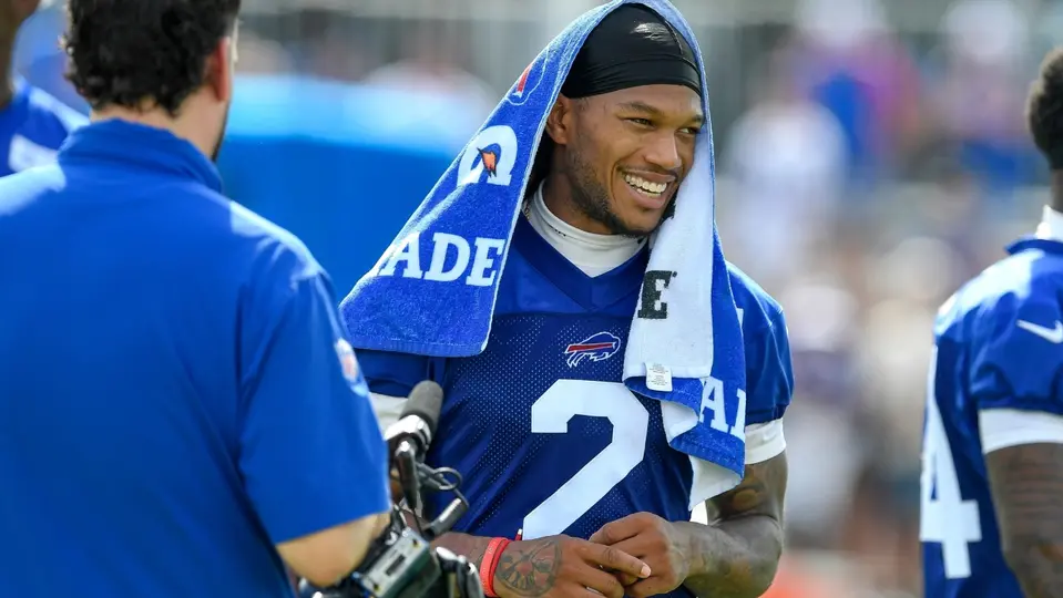D.J. Moore en entrenamiento de los Bills | AP