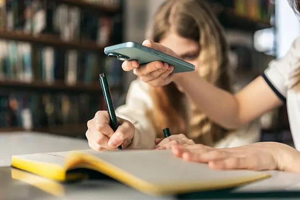 Antes de crear el PDF, los usuarios pueden recortar, girar o eliminar páginas./istock
