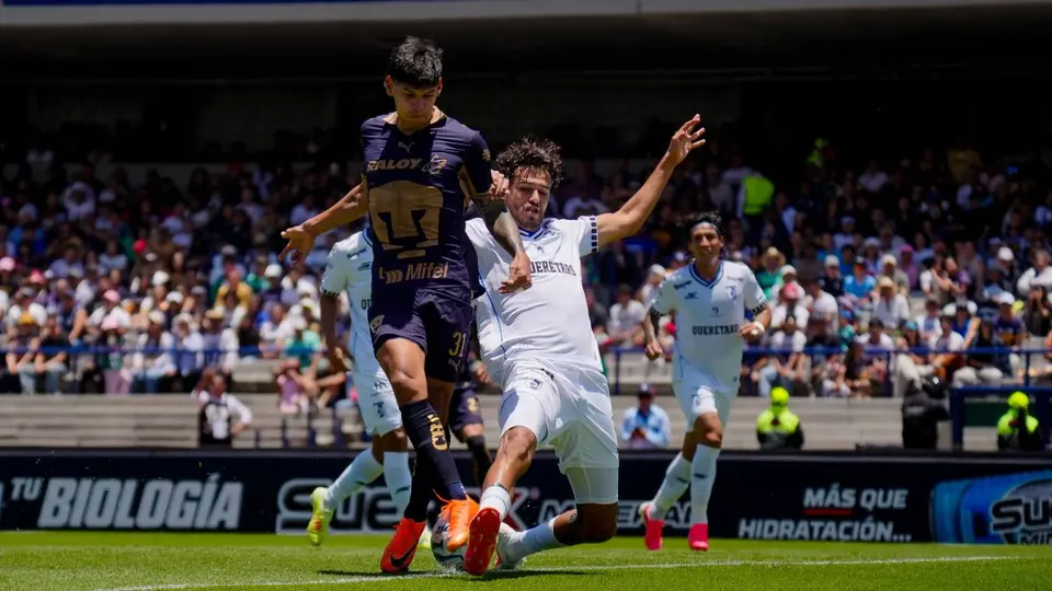 Robert Morales con Pumas en la Liga MX | IMAGO 7