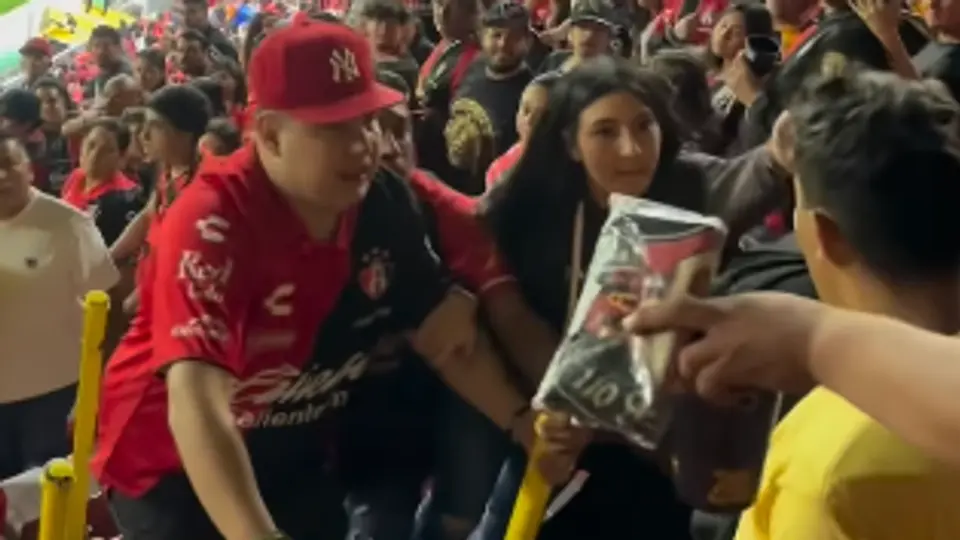 Pelea en la tribuna durante el Atlas vs Tigres | CAPTURA DE PANTALLA