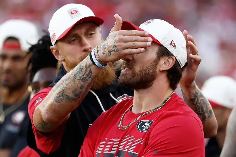 George Kittle, ala cerrada de 49ers | AP