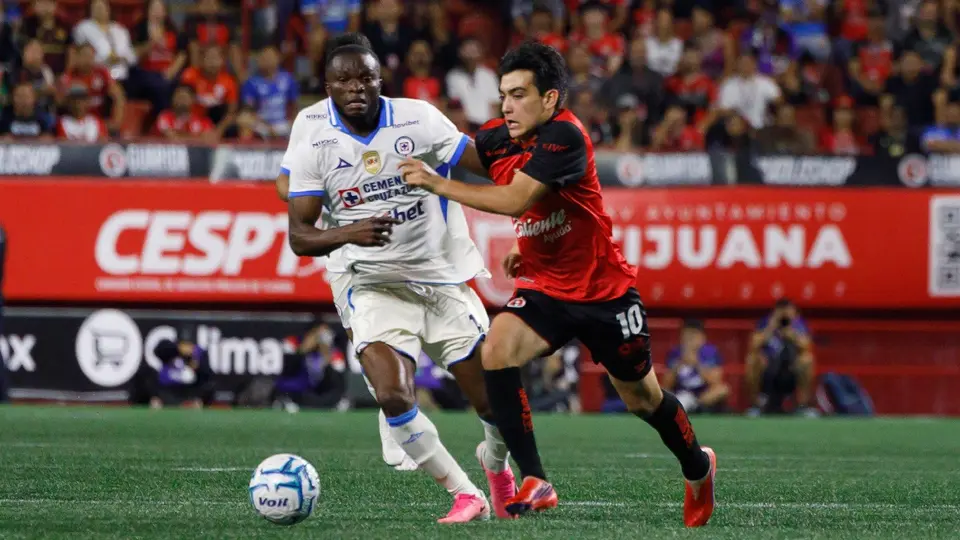 Gilberto Mora y Christian Ebere en el Cruz Azul vs Tijuana | MEXSPORT
