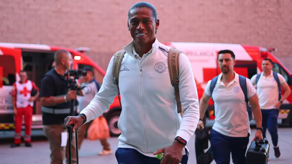 Joel Huiqui llegando al Estadio Caliente | Imago7