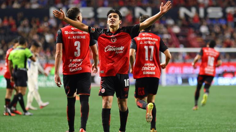Gilberto Mora se 'despacha' golazo ante Cruz Azul | Imago7
