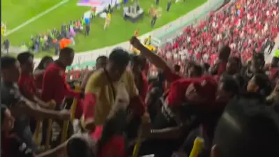 ¡Insólito! Vendedor ambulante arma pelea en las tribunas del Estadio Jalisco