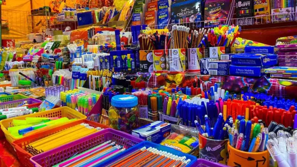 Papelerías del Centro Histórico enfrentan la competencia de artículos escolares de origen asiático / Cuartoscuro