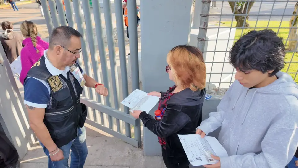 Estudiantes esperan su turno para ingresar al recinto / @unam.mx