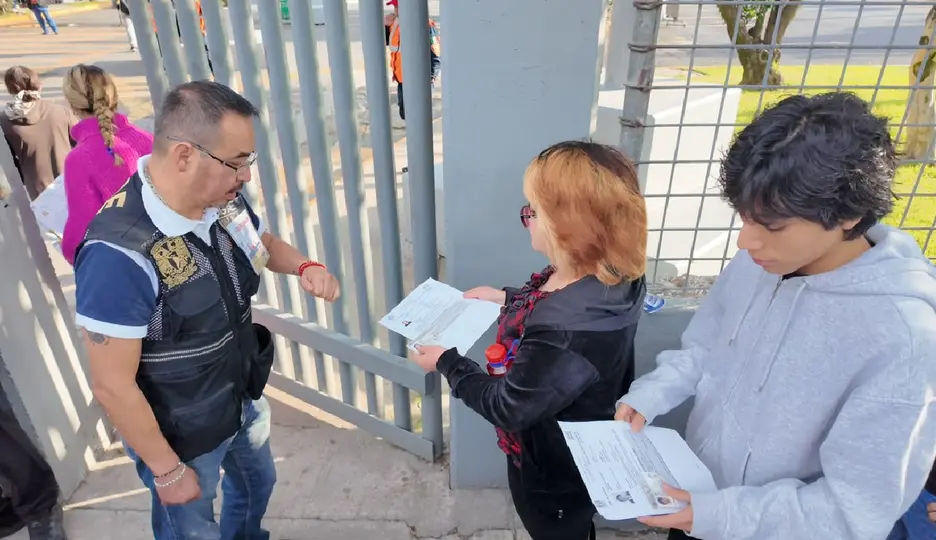 Estudiantes esperan su turno para ingresar al recinto / @unam.mx