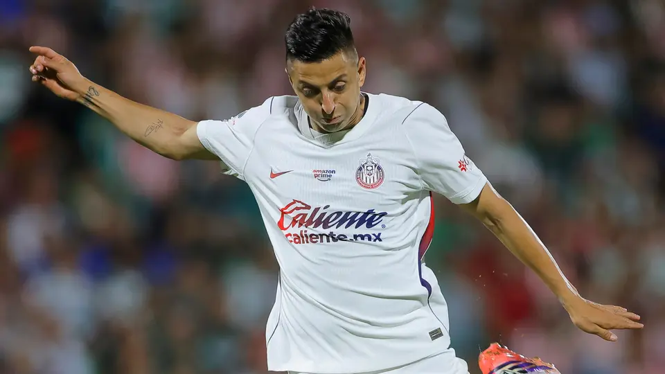 ¡El Piojo de la gente! Roberto Alvarado regala su playera a aficionada rojiblanca con cáncer