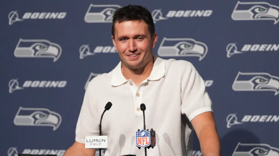 Drew Lock, mariscal de campo de Seahawks, en el conferencia de prensa tras Semana 1 de NFL 2026 | AP
