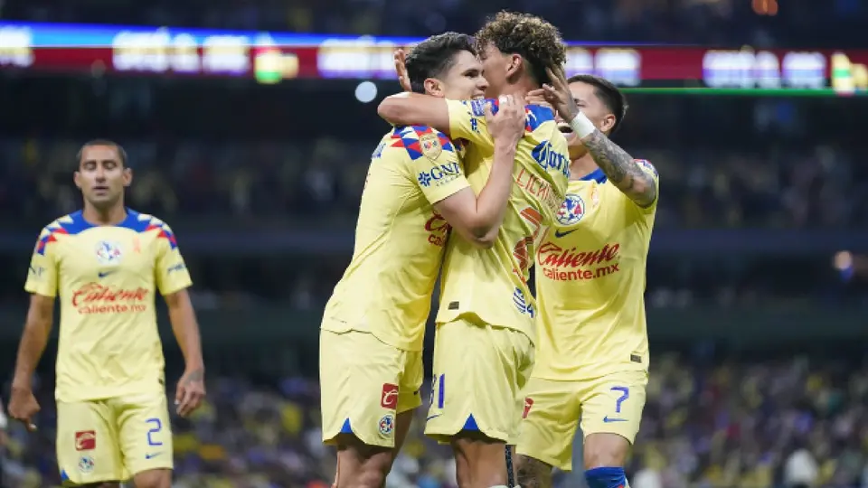 Israel Reyes, Igor Lichnovsky y Brian Rodríguez con América | IMAGO7