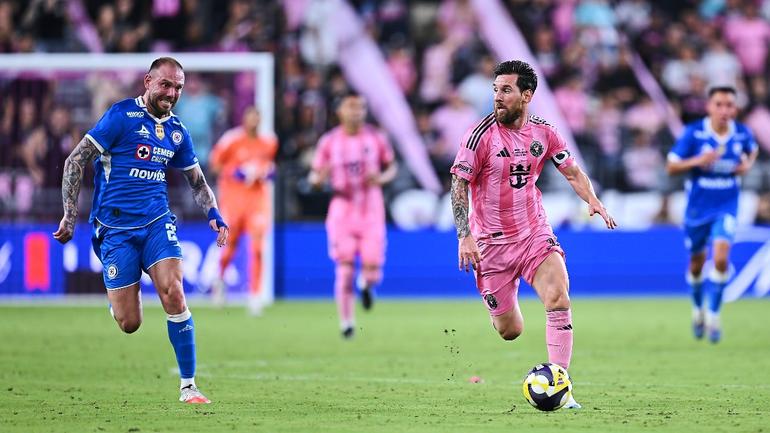 Rotondi persiguiendo a Messi en la Campeones Cup 2026 | MEXSPORT