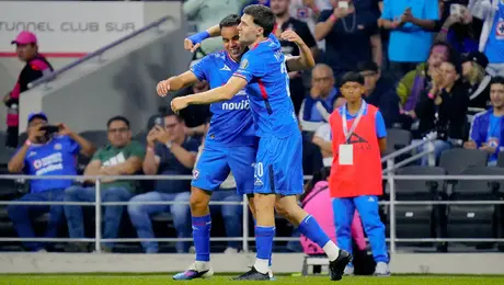 ¡Máquinas de asistencias! Charly Rodríguez y José Paradela dominan la Liga MX en ese rubro
