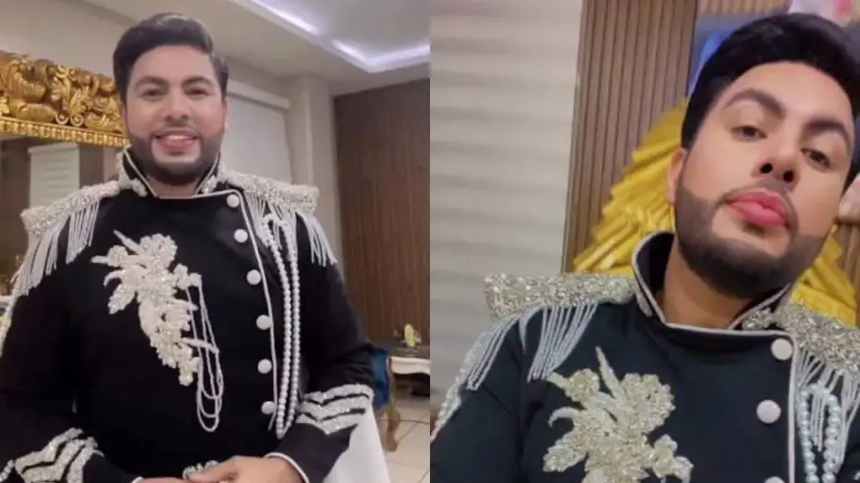 El presidente municipal de Elota apareció durante los festejos patrios con un traje negro de inspiración militar y una capa larga / Especial
