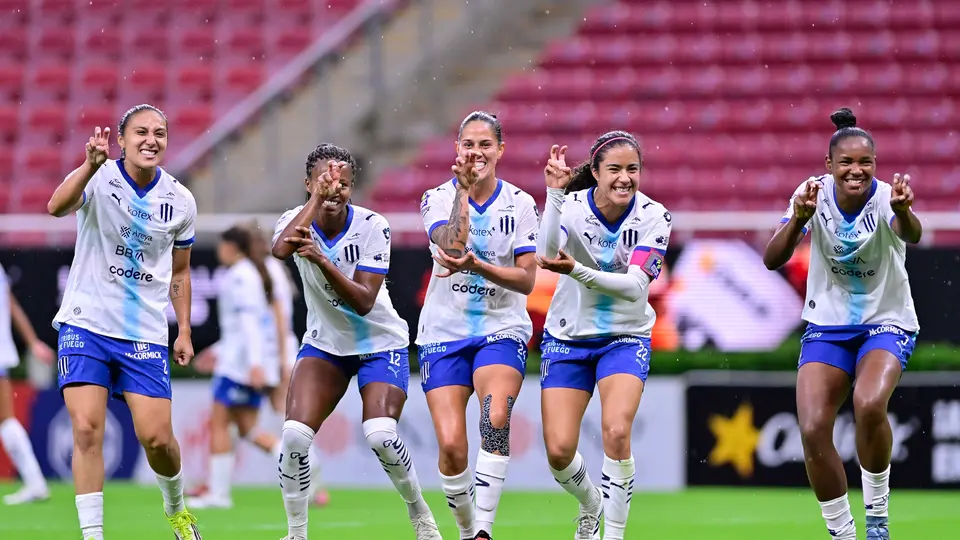 Rayadas festejando gol ante Chivas en la J7 de la Liga Femenil