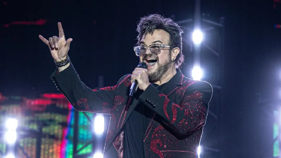Aleks Syntek responde a críticas por su ‘desconecte’ en concierto del 15 de septiembre
