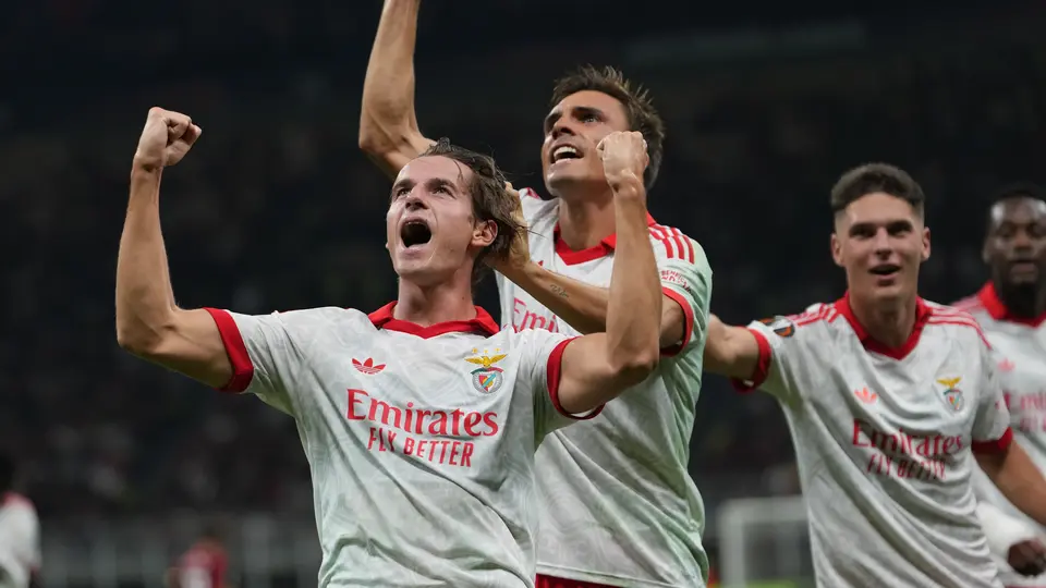 Jugadores de Benfica tras su triunfo ante Milan