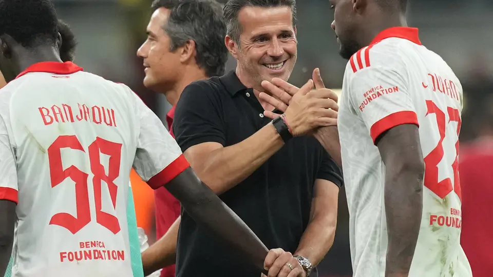 Benfica arrasa contra Milan