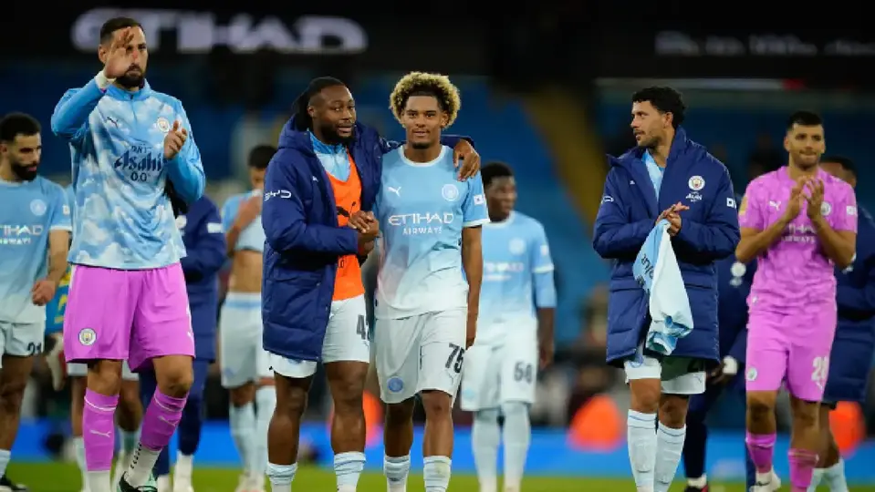 Floyd Samba, en festejo de gol, con Manchester City, en la EFL Cup | AP