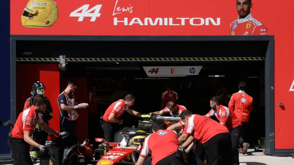 "Todos trabajamos juntos": Hamilton desmintió rumores de que hizo cambios en Ferrari